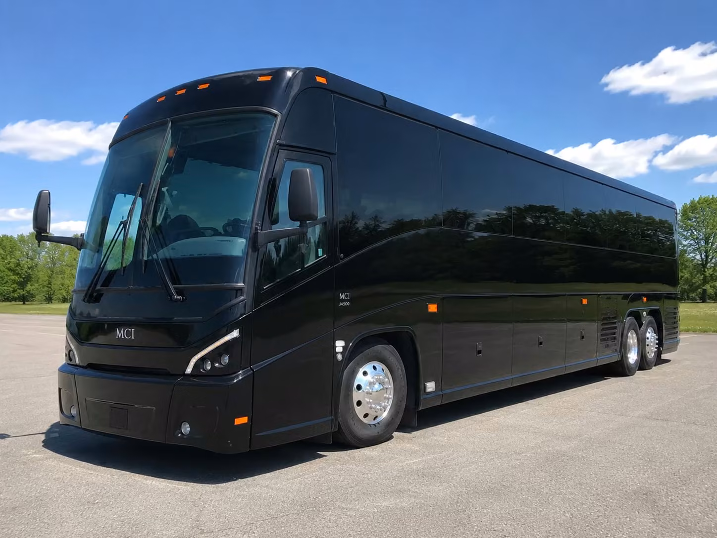 airport shuttle and cruise transfer bus rentals near des moines