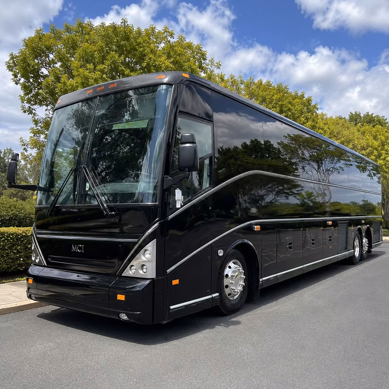 charter bus rentals for des moines trade shows sporting events and group outings