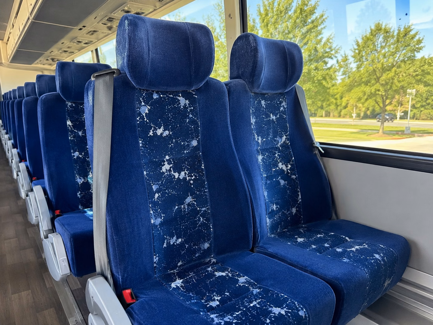 charter buses and minibuses for des moines science center field trips
