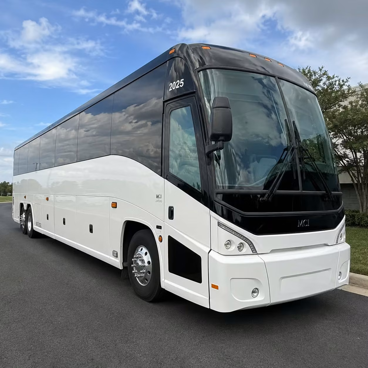 convention and conference shuttle buses at the iowa events center
