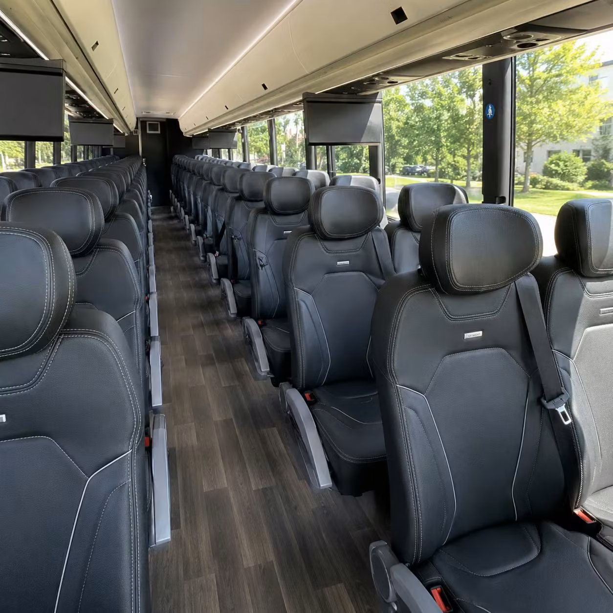 des moines charter bus interior