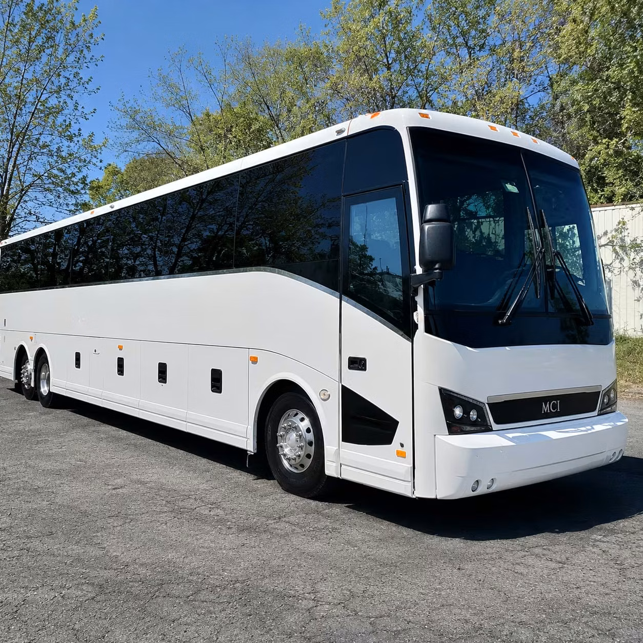 long distance concert bus rentals from des moines to regional venues