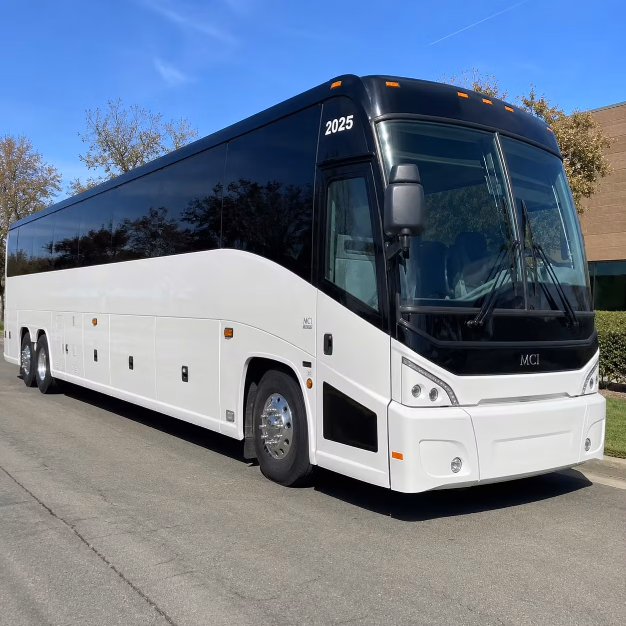 shuttle buses for des moines airport transfers and executive travel