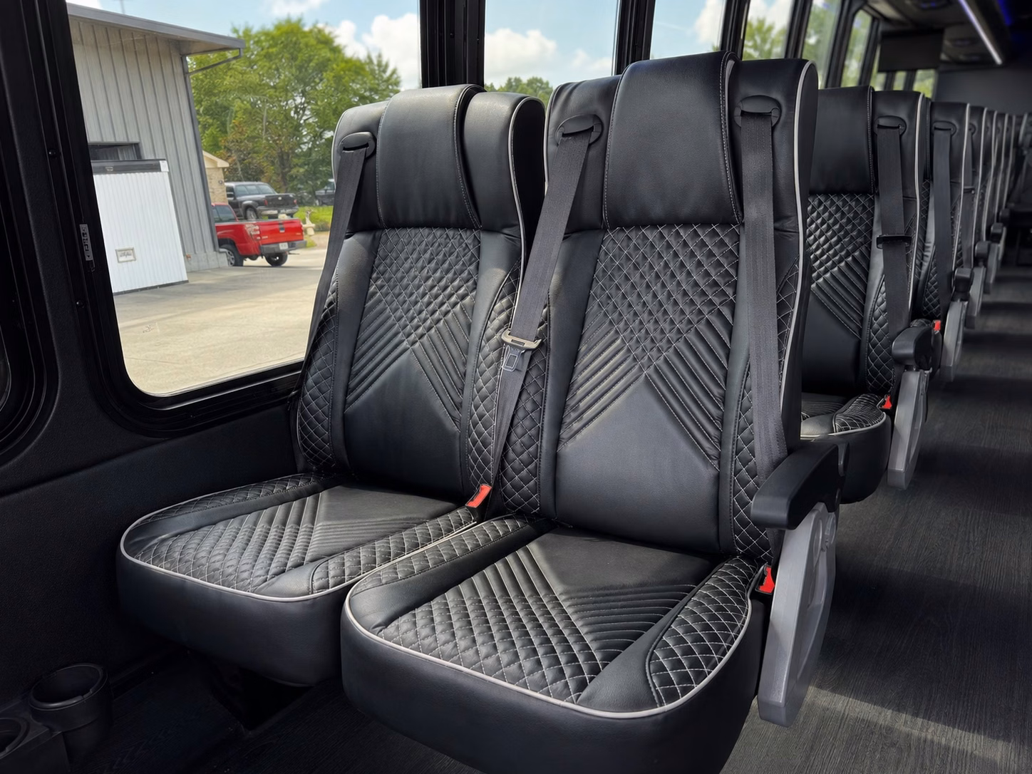 shuttle guests between downtown hotels and des moines wedding venues with ease