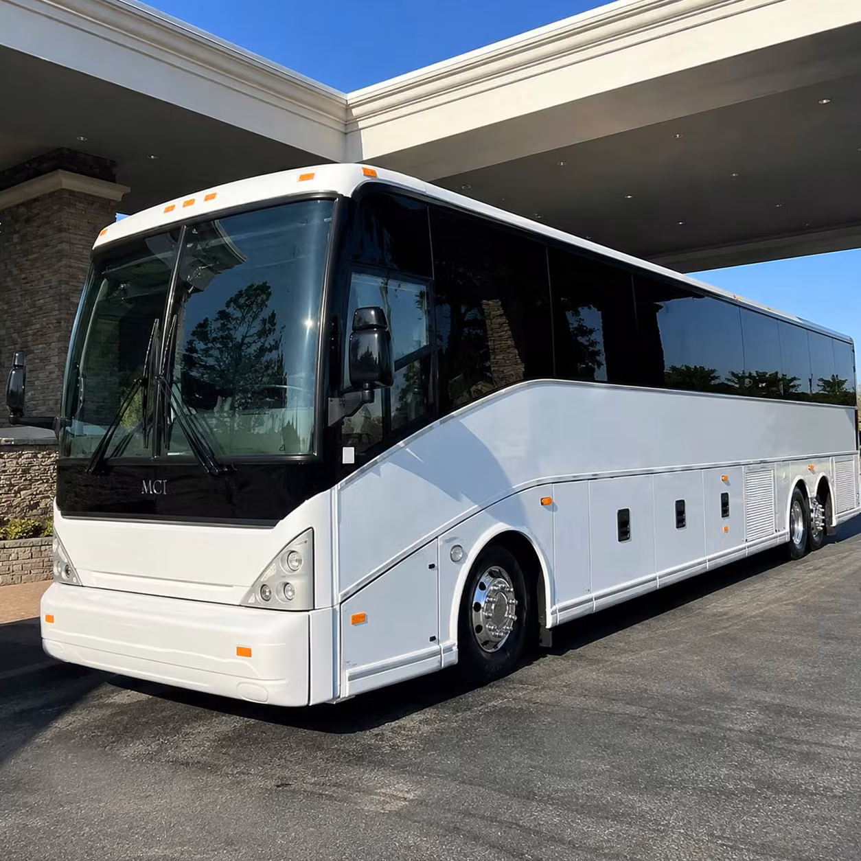 what makes airport transportation in des moines easier with charterbusdesmoines com
